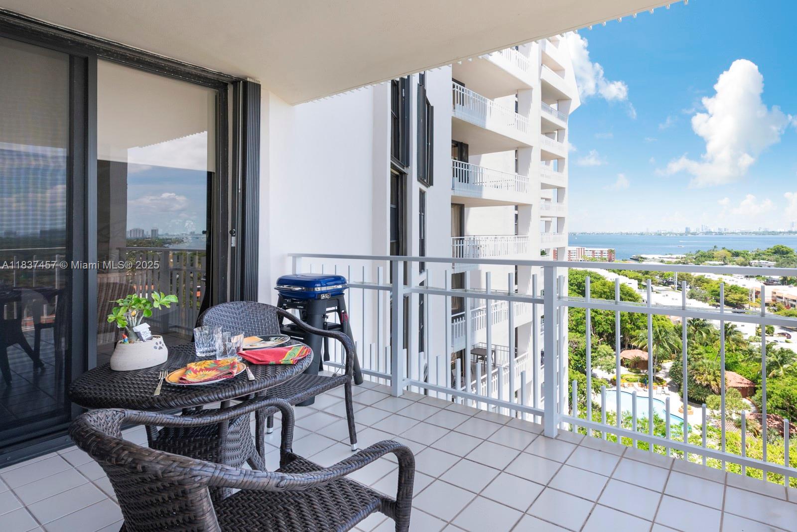 TOWERS OF QUAYSIDE CONDO - Residential