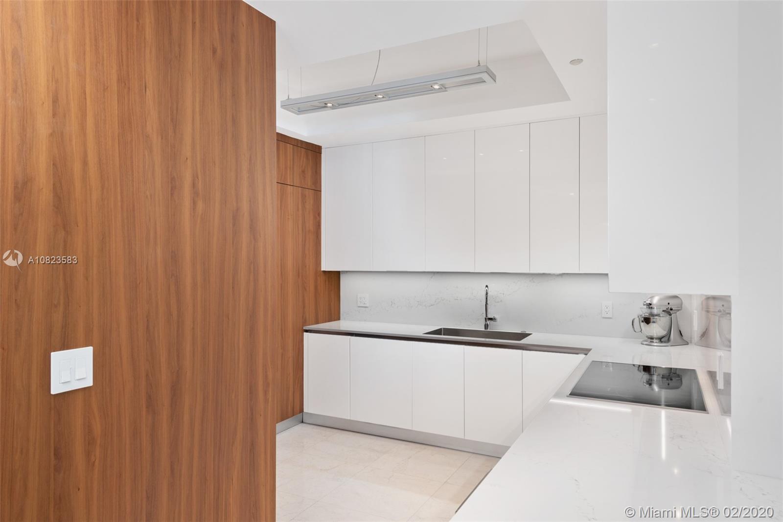 CONTINUUM ON SOUTH BEACH - Residential