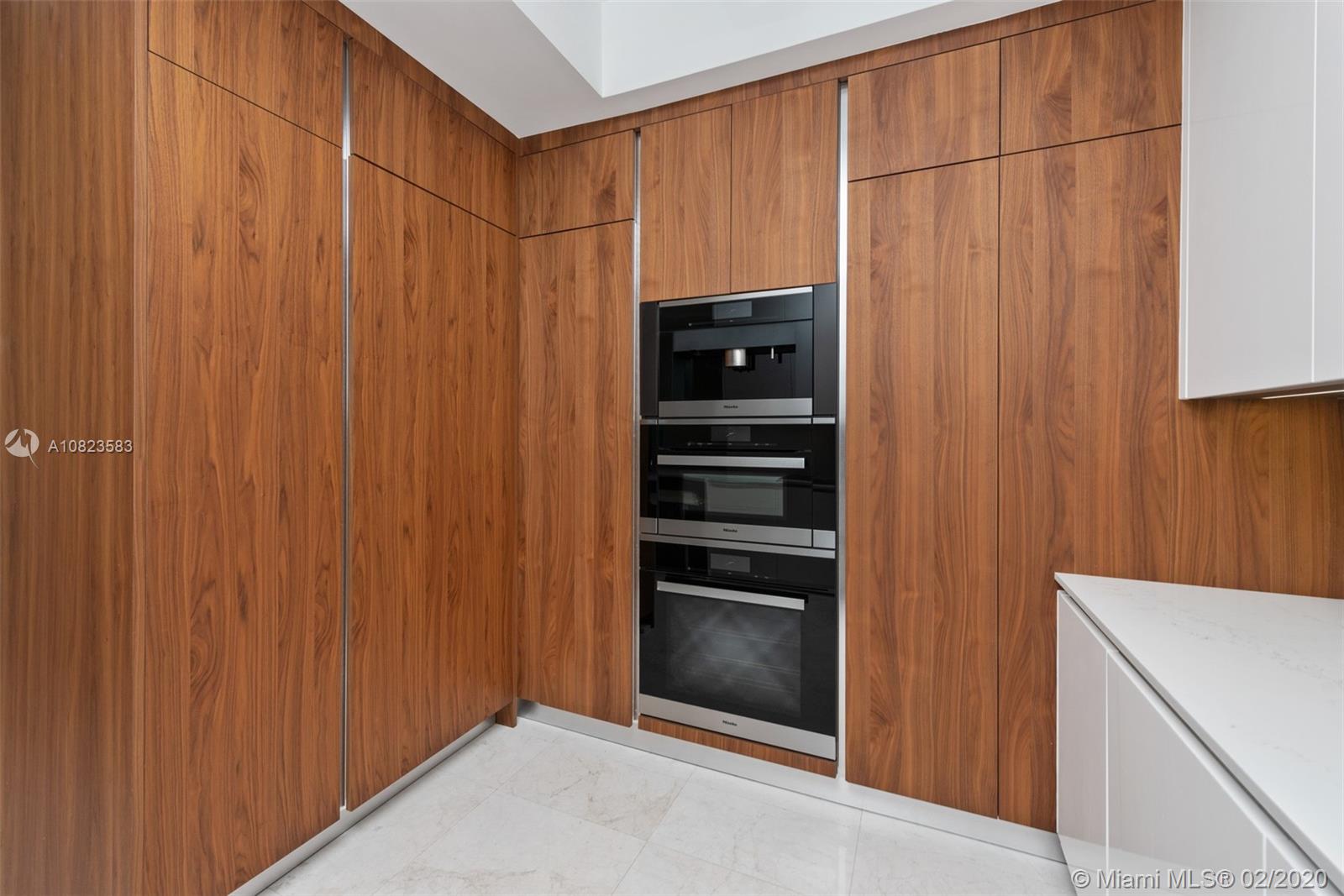 CONTINUUM ON SOUTH BEACH - Residential