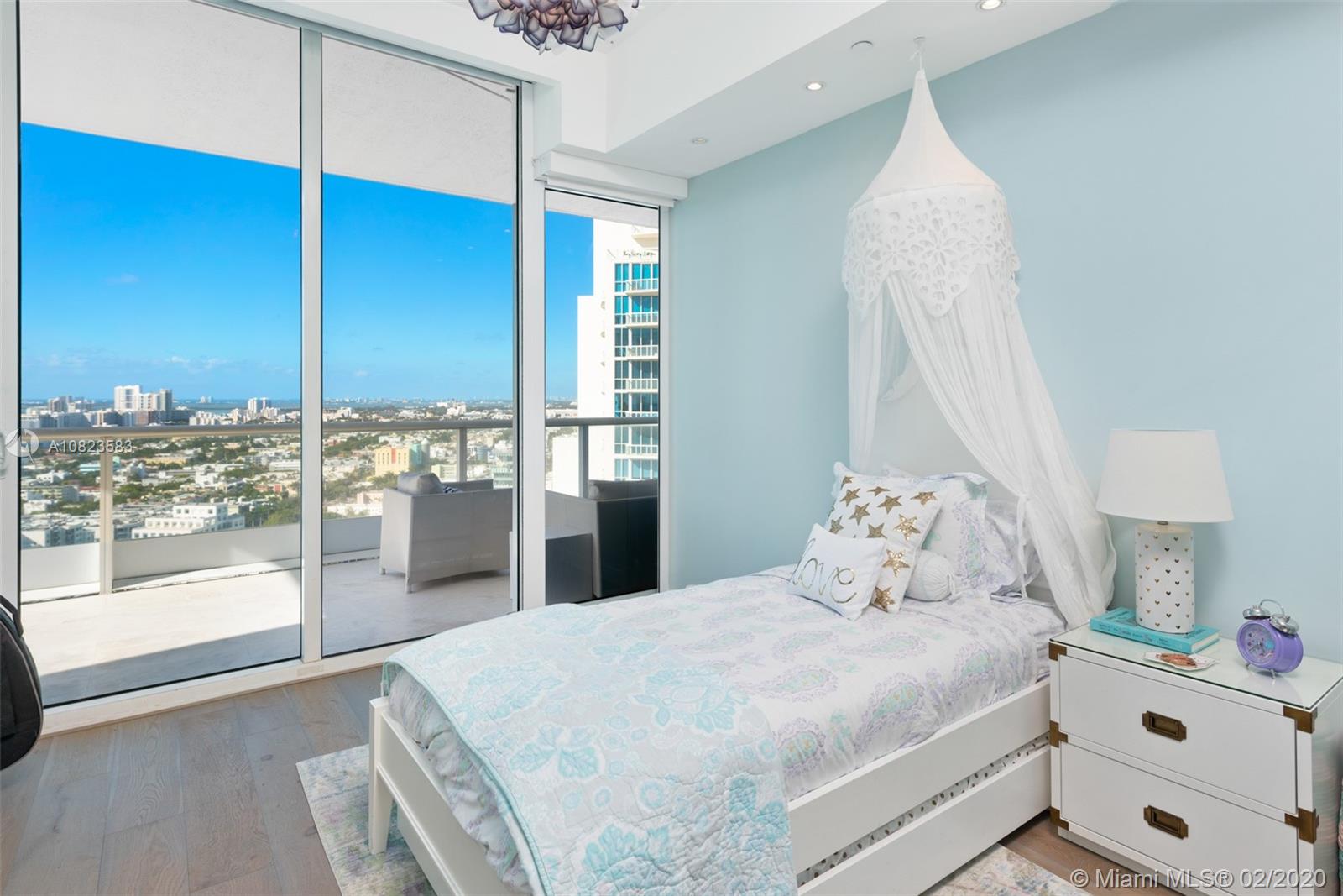 CONTINUUM ON SOUTH BEACH - Residential