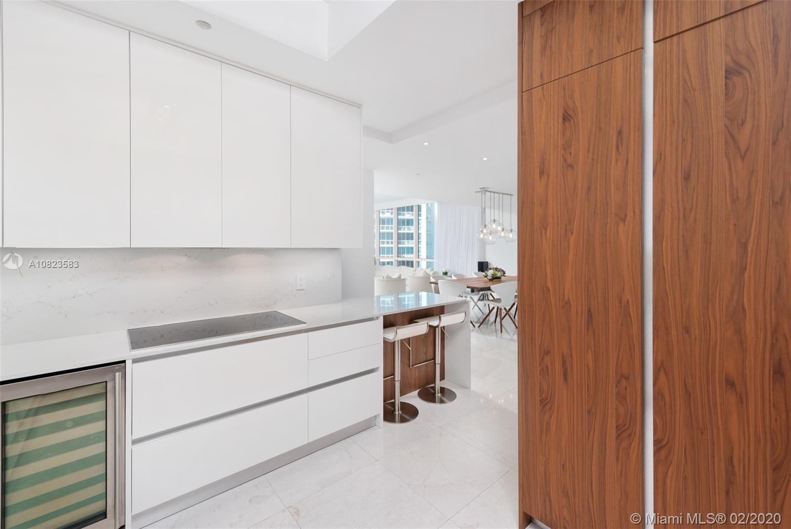 CONTINUUM ON SOUTH BEACH - Residential