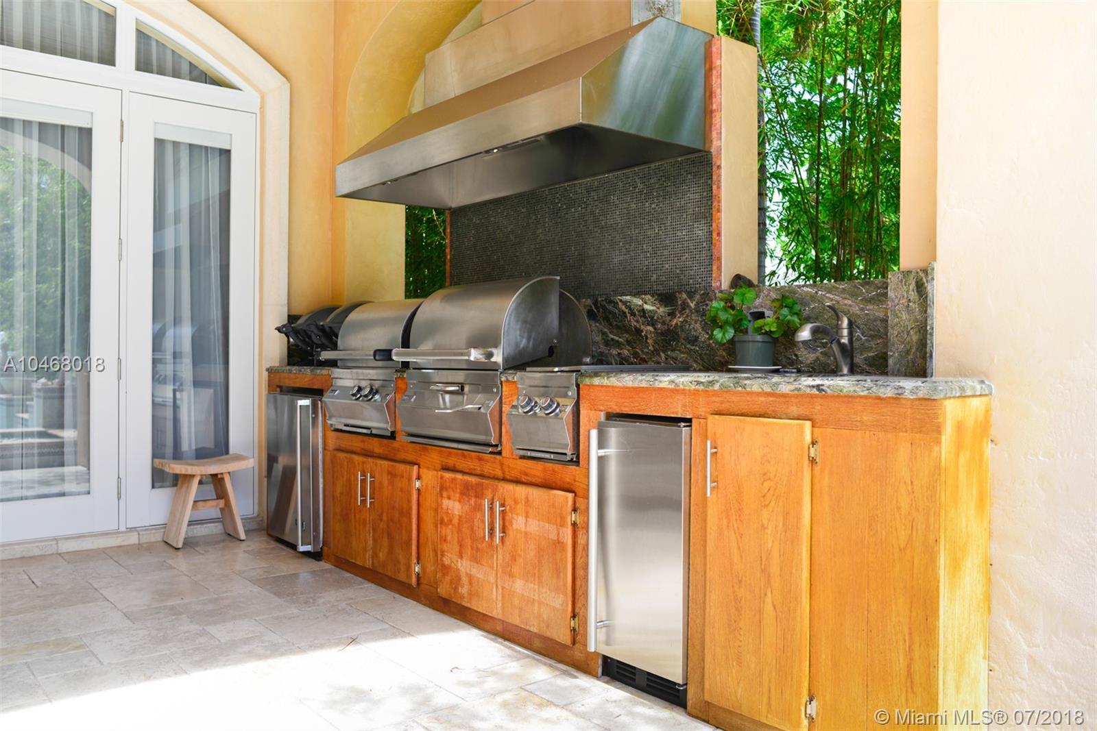 GOLDEN BEACH SEC E - Residential