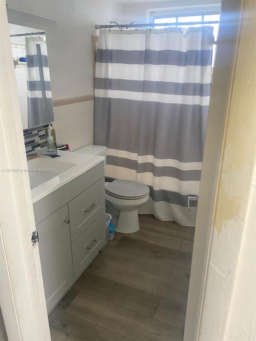 Beautiful 2 bedroom 1 bath condo in the center of Miami . This Condo is near Tropical Park , Palmetto Expressway  one of the hottest area in Miami . Apartment is tenant occupied , contact listing agent for appt.

The condo has not reserve.