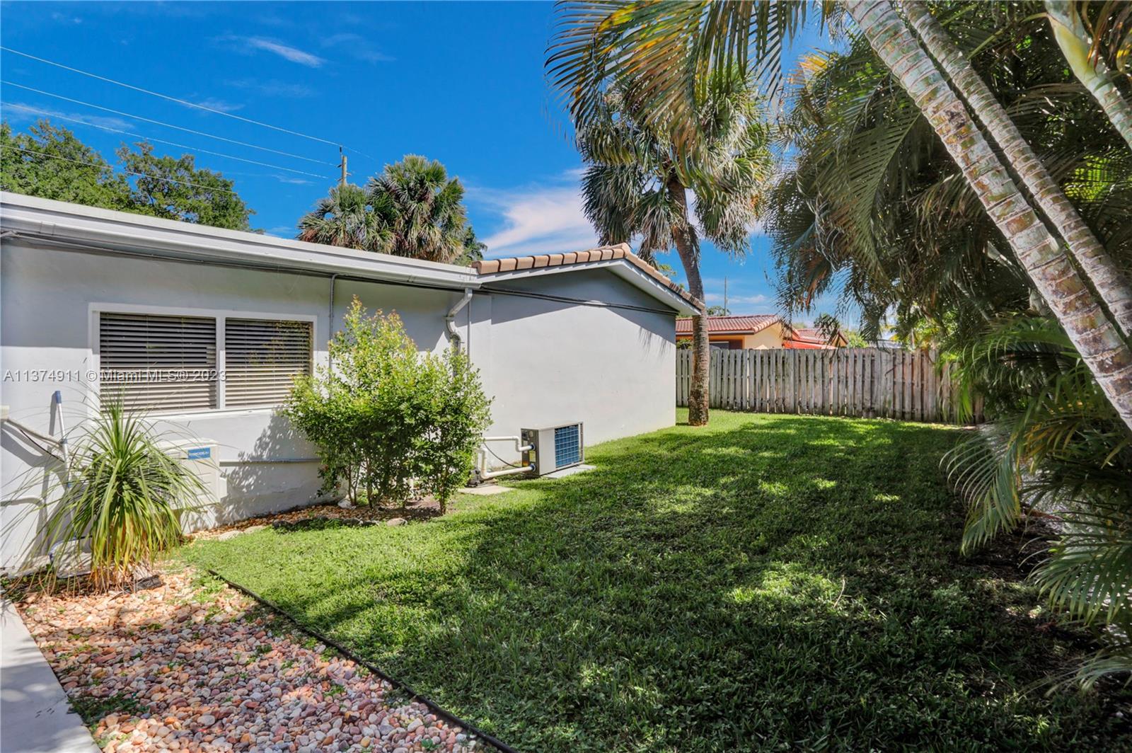 VENETIAN ISLES 3RD SEC - Residential