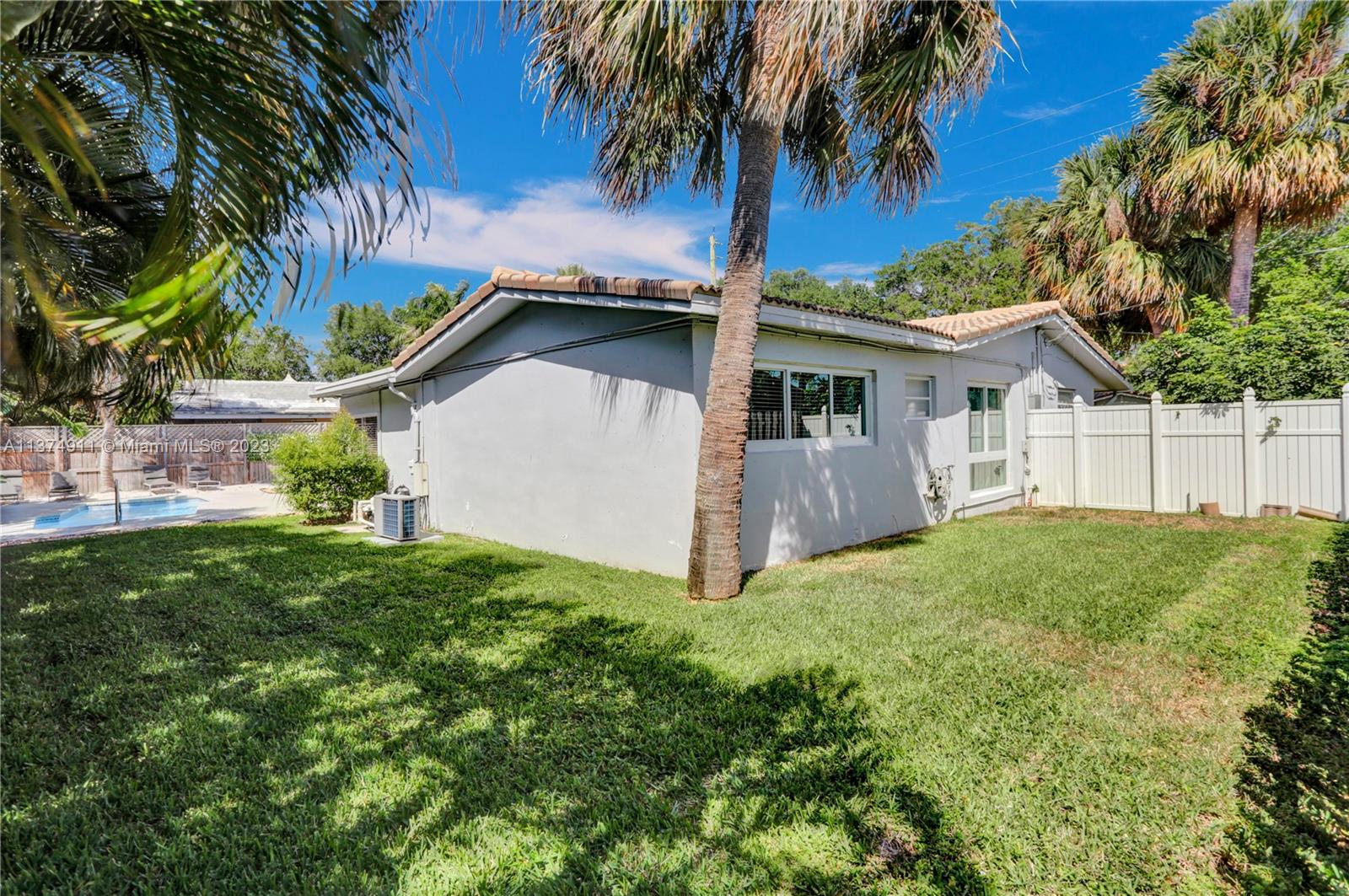 VENETIAN ISLES 3RD SEC - Residential