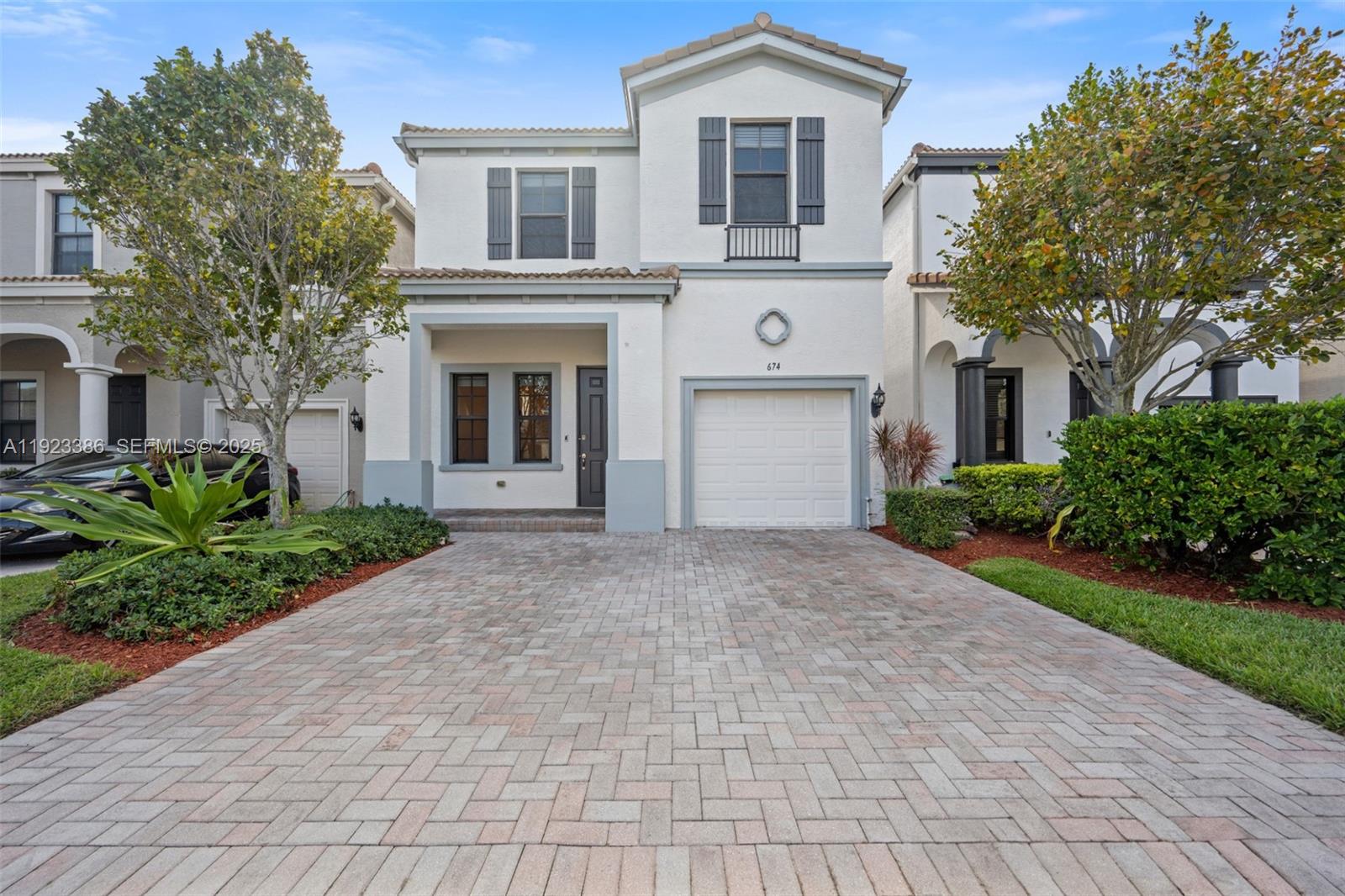 CHAMPION LAKES - Residential