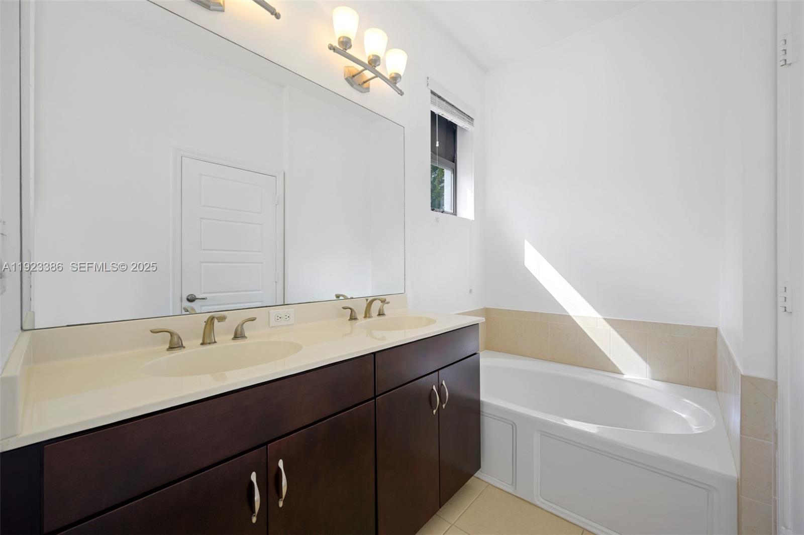 CHAMPION LAKES - Residential