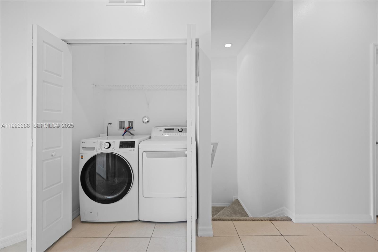 CHAMPION LAKES - Residential