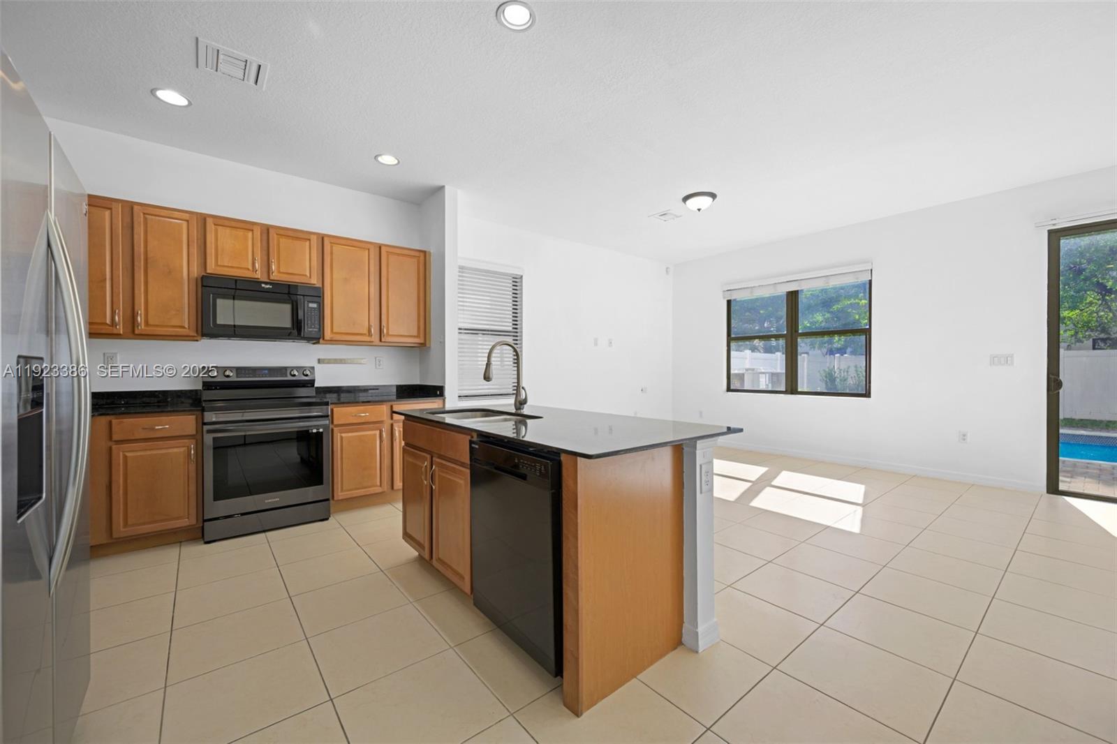 CHAMPION LAKES - Residential