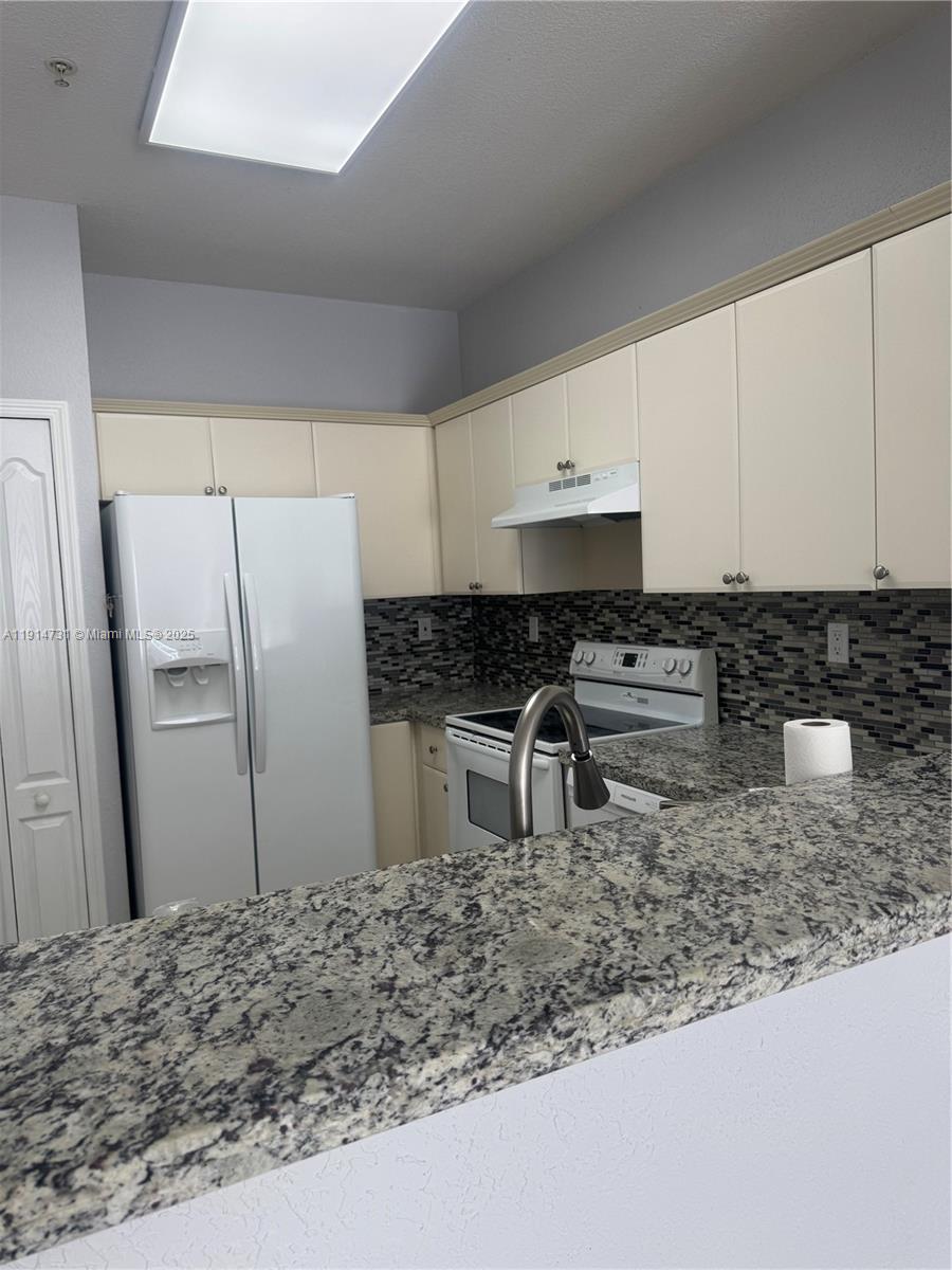 SHOMA HOMES AT COUNTRY CL - Residential Lease