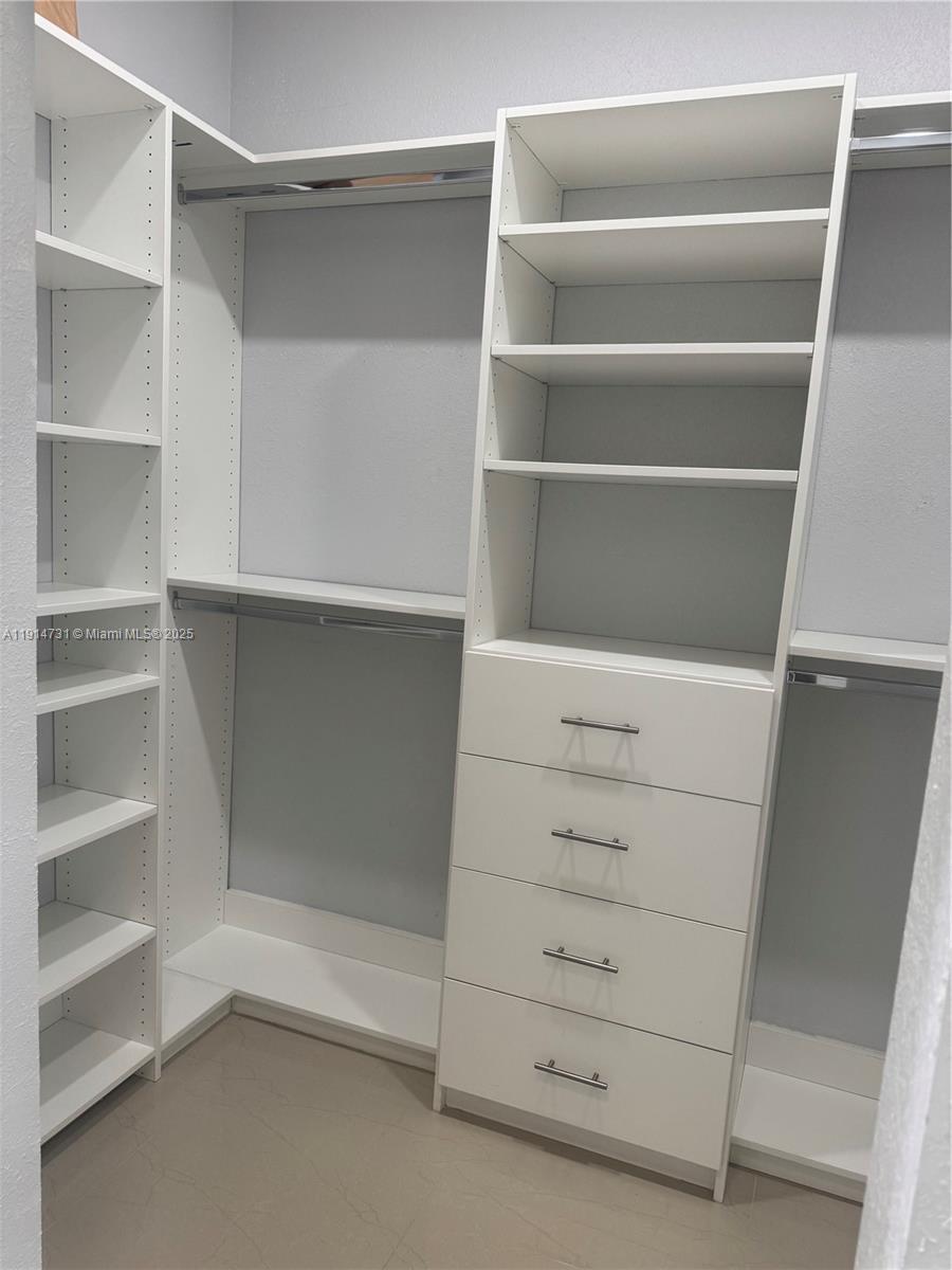 SHOMA HOMES AT COUNTRY CL - Residential Lease