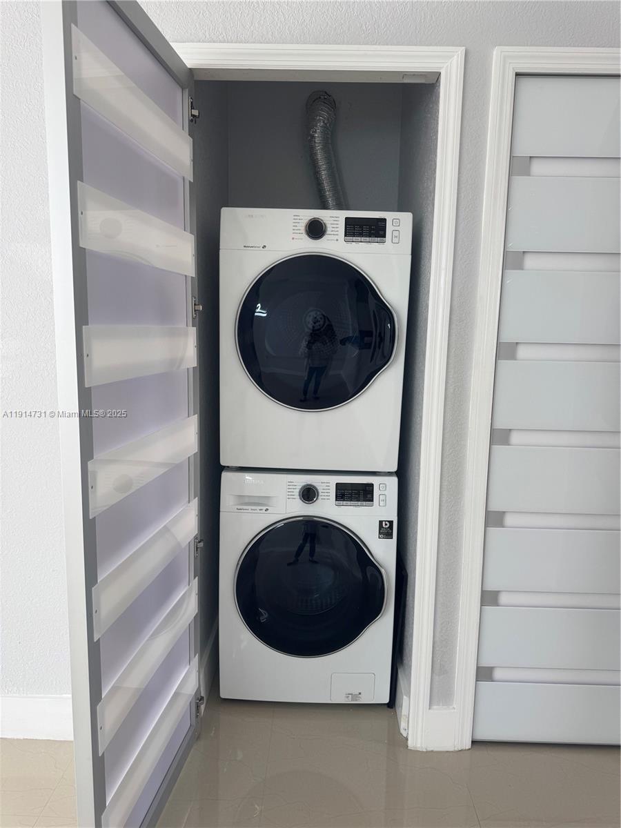 SHOMA HOMES AT COUNTRY CL - Residential Lease