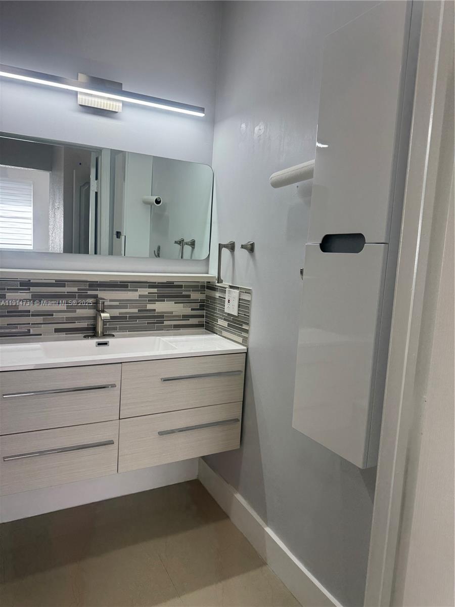 SHOMA HOMES AT COUNTRY CL - Residential Lease