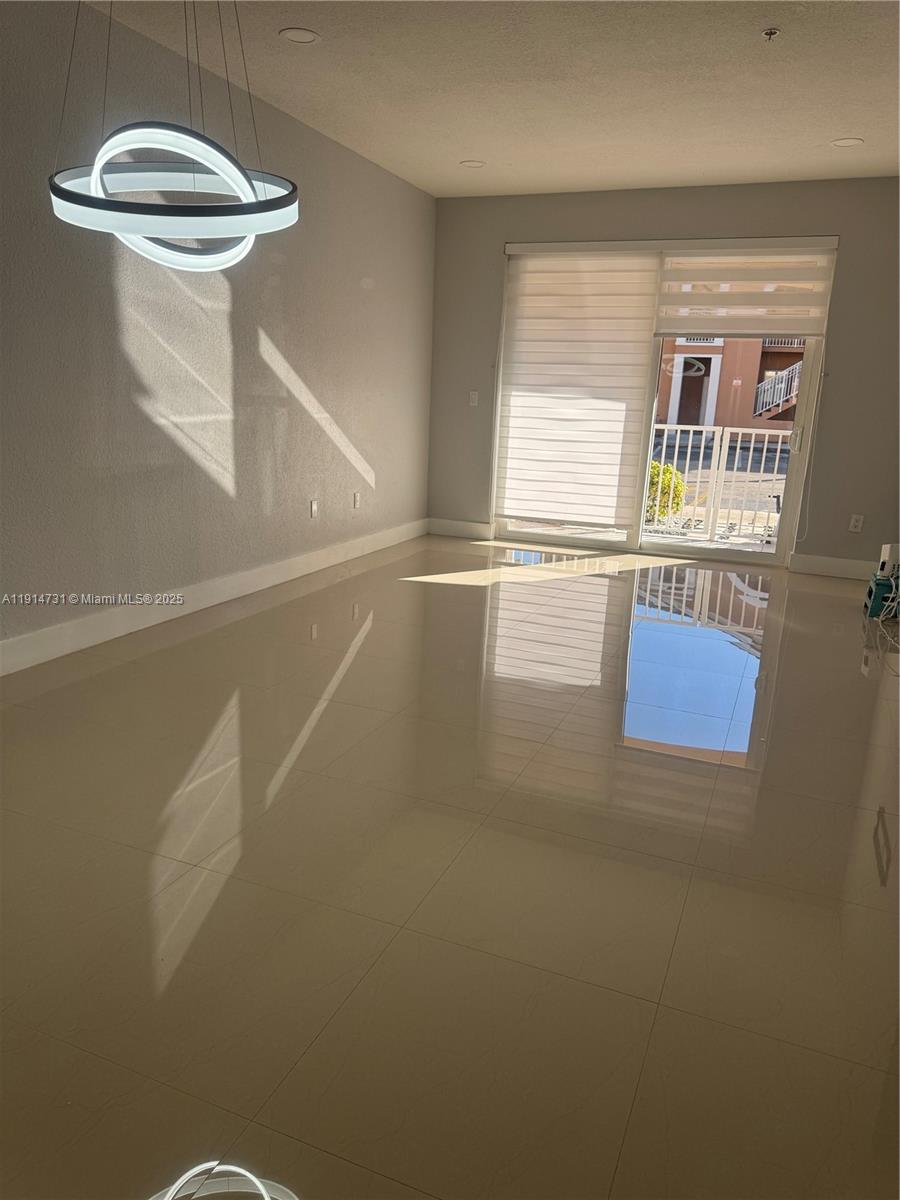 SHOMA HOMES AT COUNTRY CL - Residential Lease