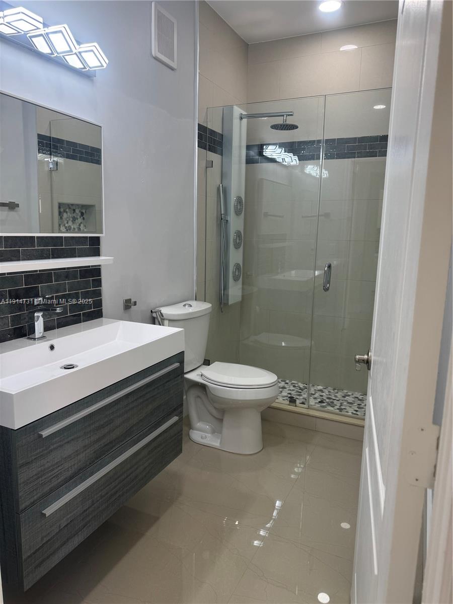 SHOMA HOMES AT COUNTRY CL - Residential Lease