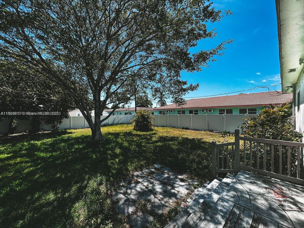 HOLLYWOOD PLACE - Residential