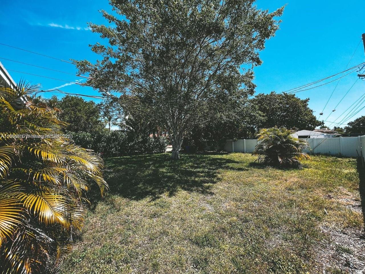 HOLLYWOOD PLACE - Residential