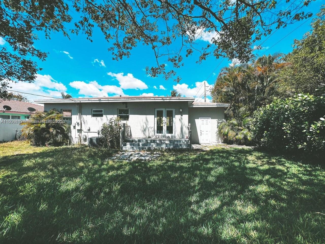 HOLLYWOOD PLACE - Residential