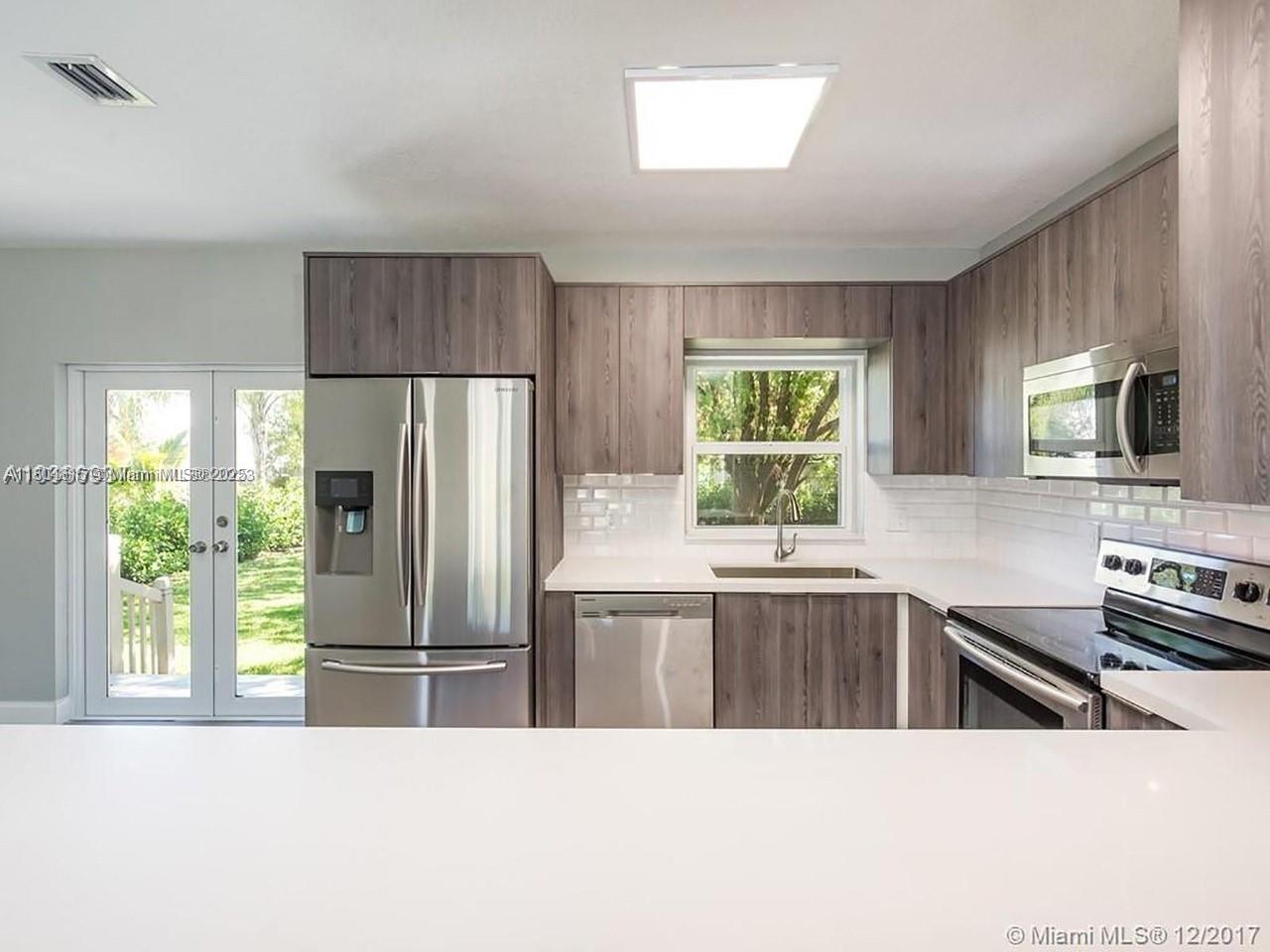 HOLLYWOOD PLACE - Residential