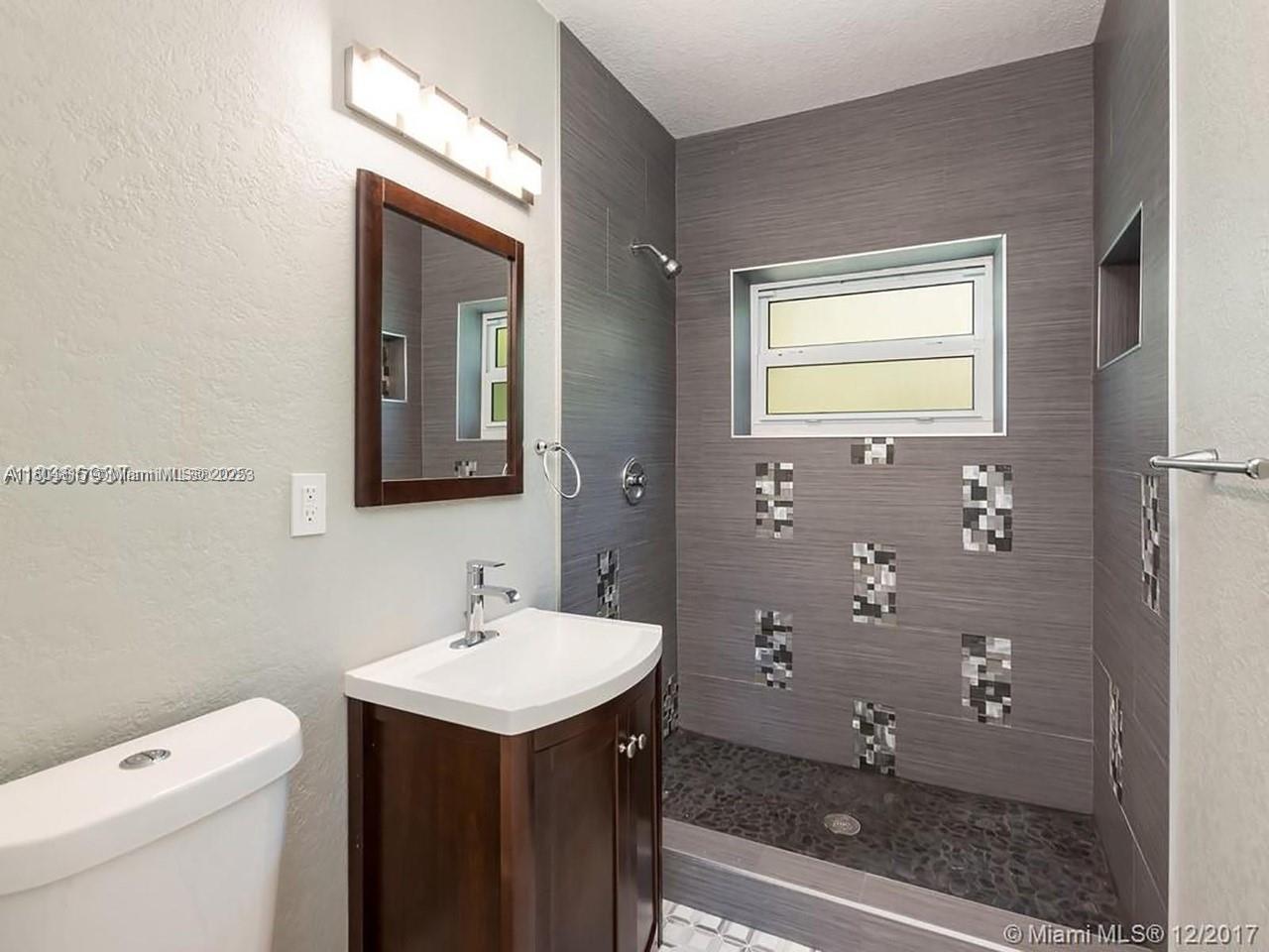 HOLLYWOOD PLACE - Residential