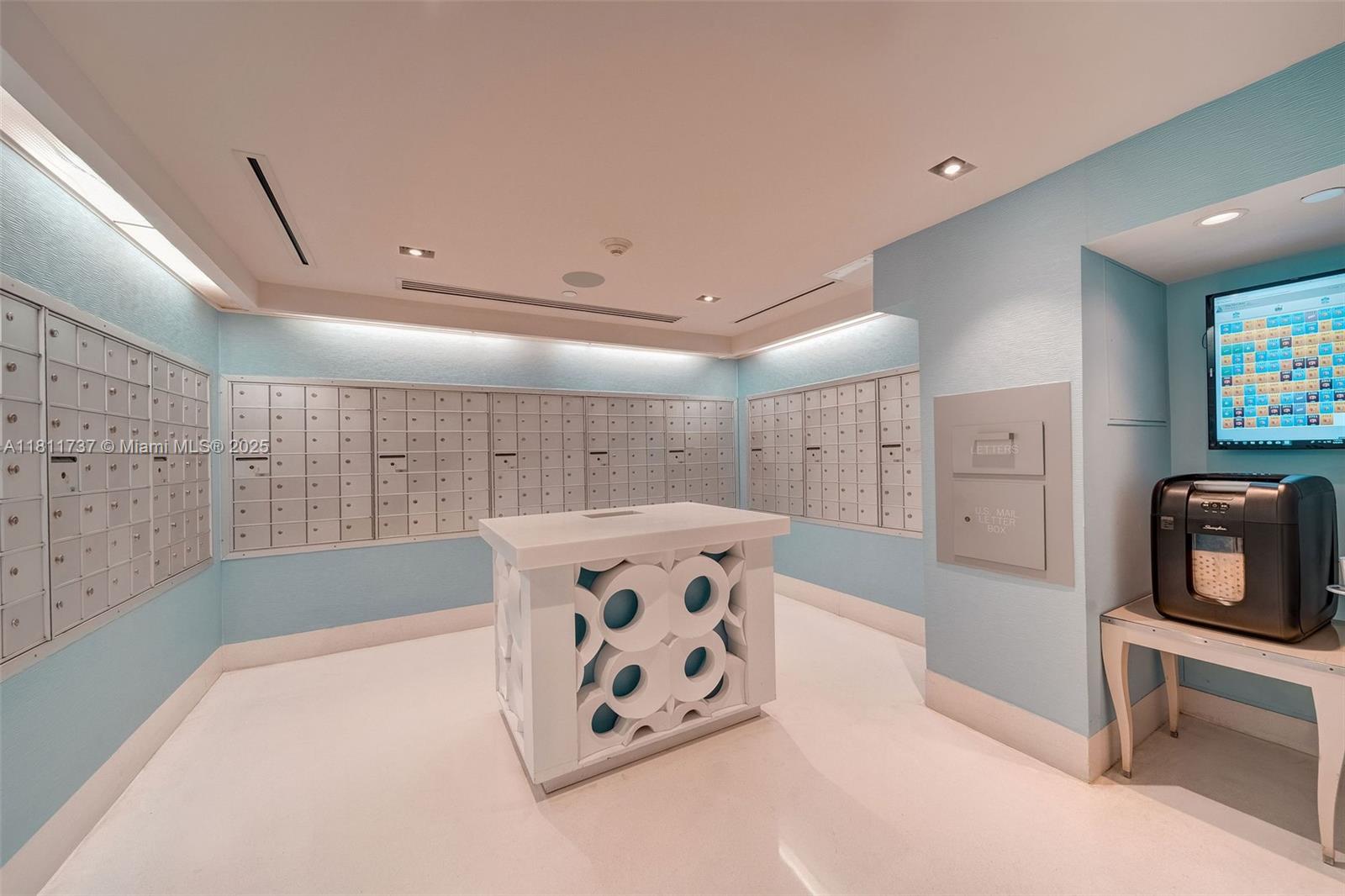 THE FLORIDIAN CONDO - Residential Lease