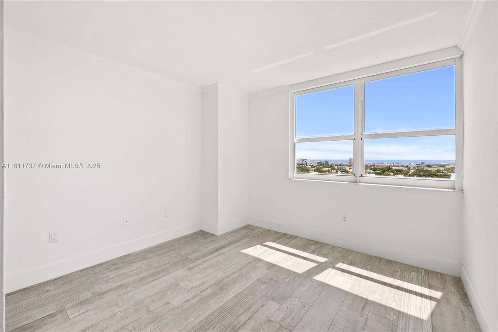 THE FLORIDIAN CONDO - Residential Lease