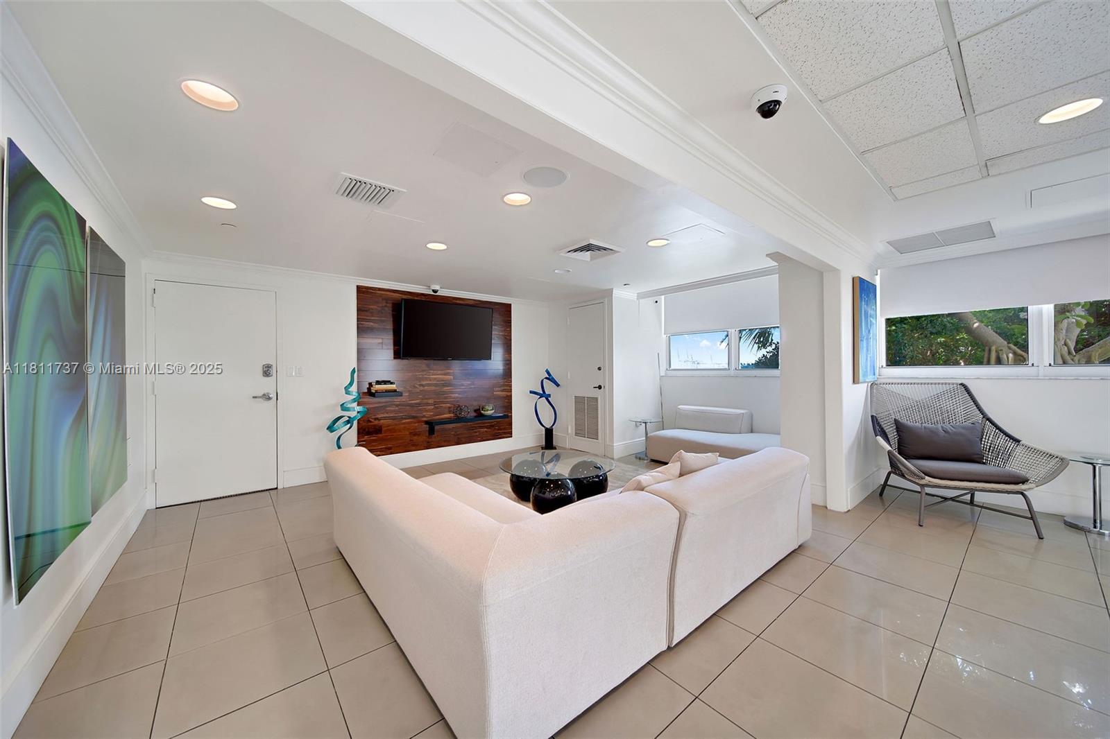 THE FLORIDIAN CONDO - Residential Lease
