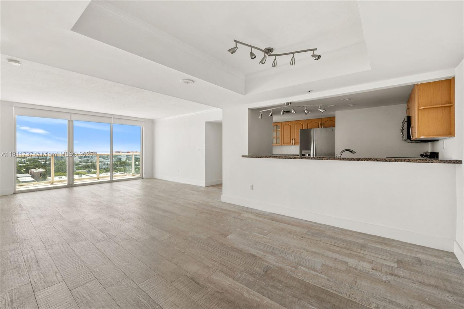 THE FLORIDIAN CONDO - Residential Lease