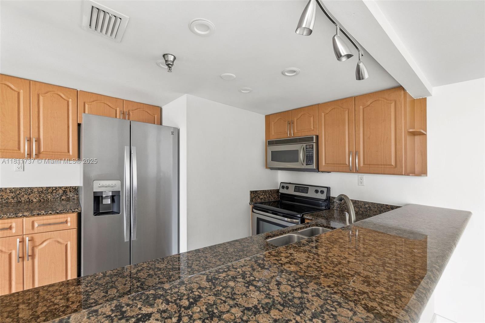 THE FLORIDIAN CONDO - Residential Lease