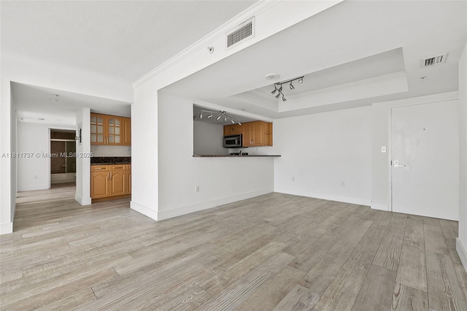 THE FLORIDIAN CONDO - Residential Lease