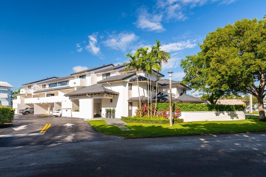 South Gables TOWNHOME in a “boutique” bldg. with only 13 units & is 1 blk from the Univ. Metro-Rail Station & 2 blks from the Univ. of Miami Campus! This updated 2 story Townhome has 2 Bedrooms/2 ½ Baths with apx 993 Living SF. Enter from the 2nd flr of the bldg into the foyer & see the new porcelain tile flrs throughout the unit, new kitchen cabinets/countertops, new SS Frigidaire Appliances, new LED lighting & the Familyroom has built-in cabinets with glass doors for great storage, a desk-top workspace & entertainment space for a lrg TV . Upstairs is the Primary Suite & the 2nd Bedrm & both have ensuite Baths & washer/dryer is on the 2nd floor landing! The building was updated 6 years ago with a NEW ROOF, new Impact Windows & Doors, additional lighting & the landscaping was enhanced!