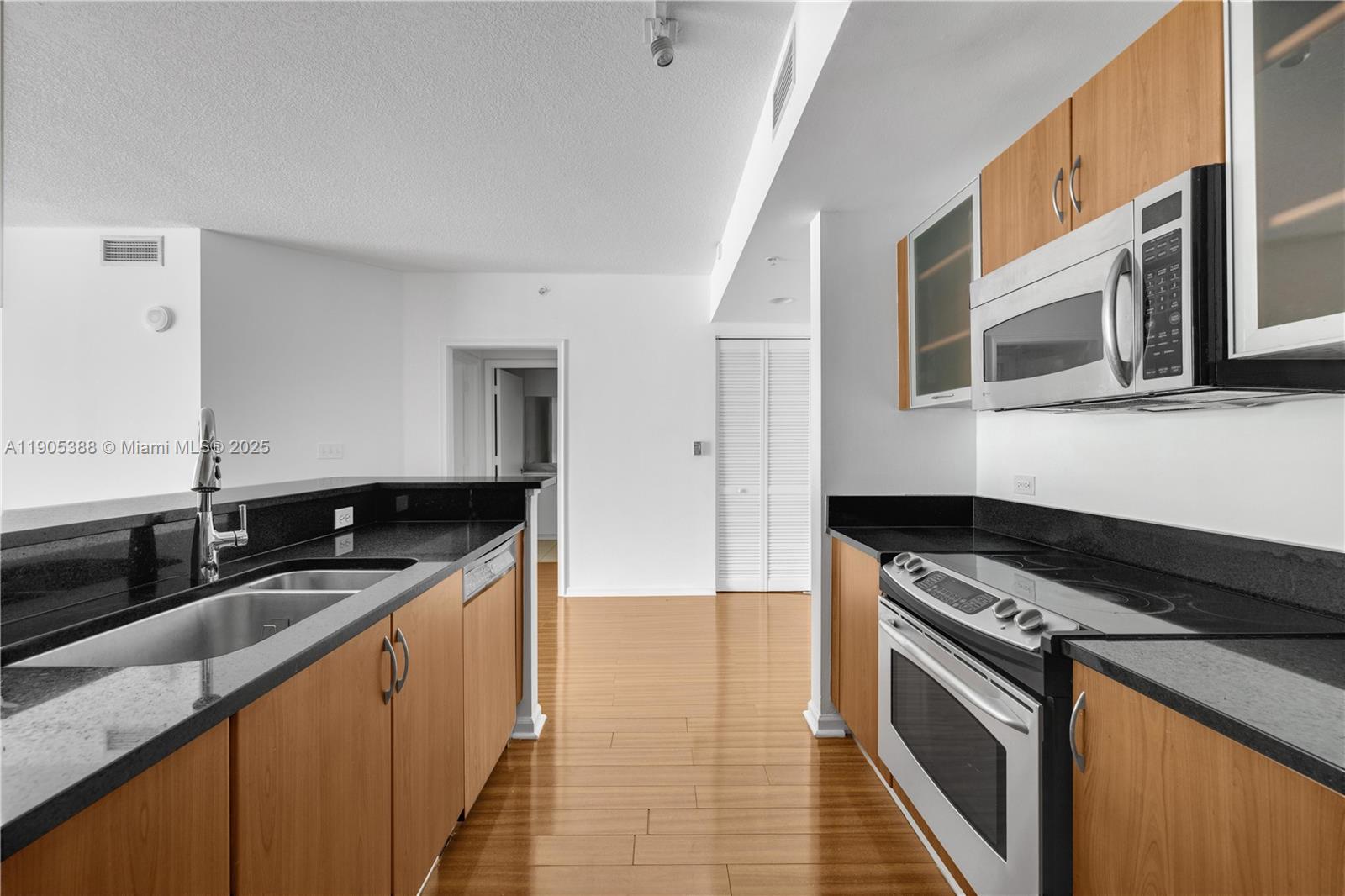 VENTURE AT AVENTURA EAST - Residential