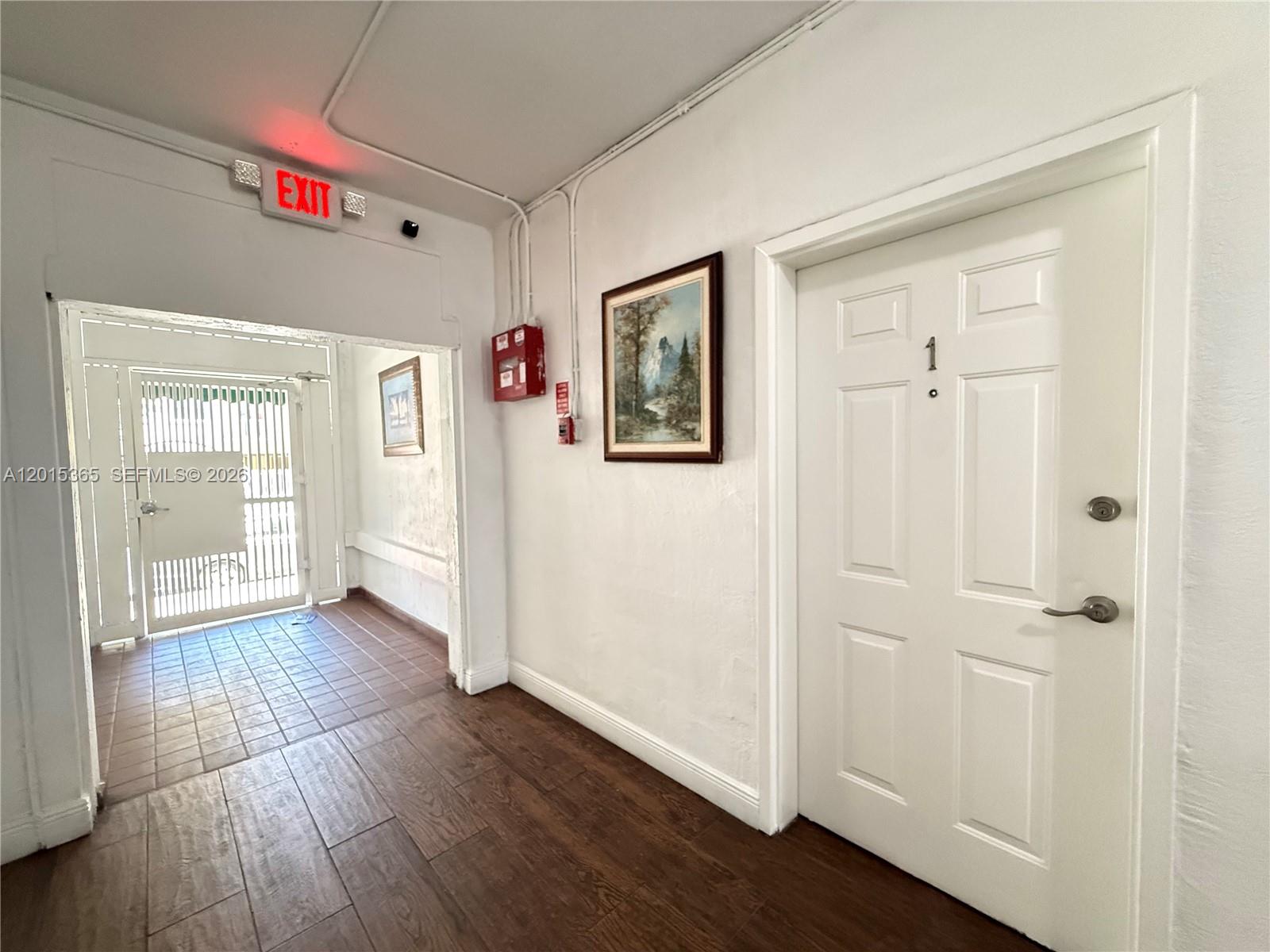 LAS PALMAS AT RIVERSIDE C - Residential Lease