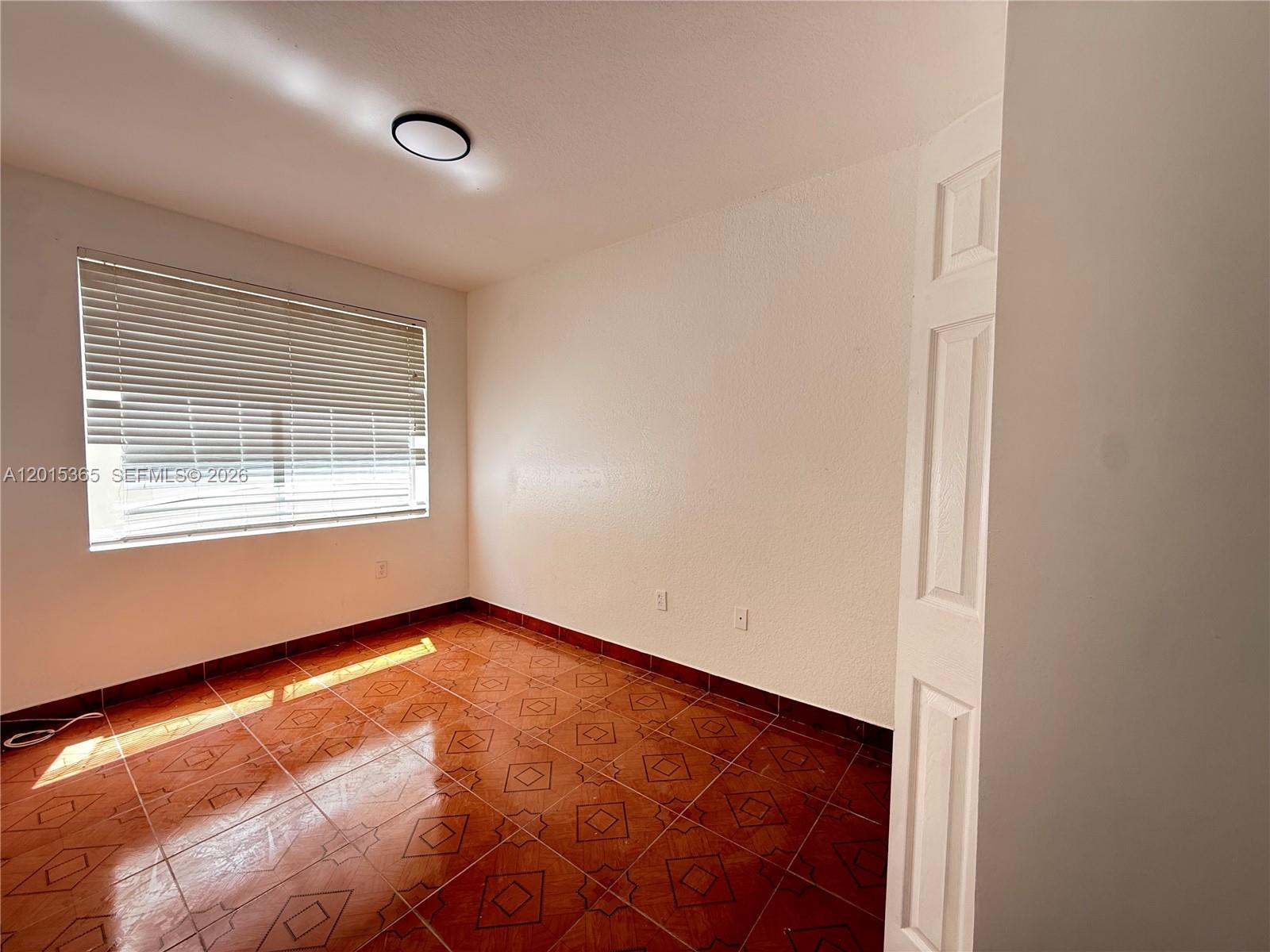 LAS PALMAS AT RIVERSIDE C - Residential Lease
