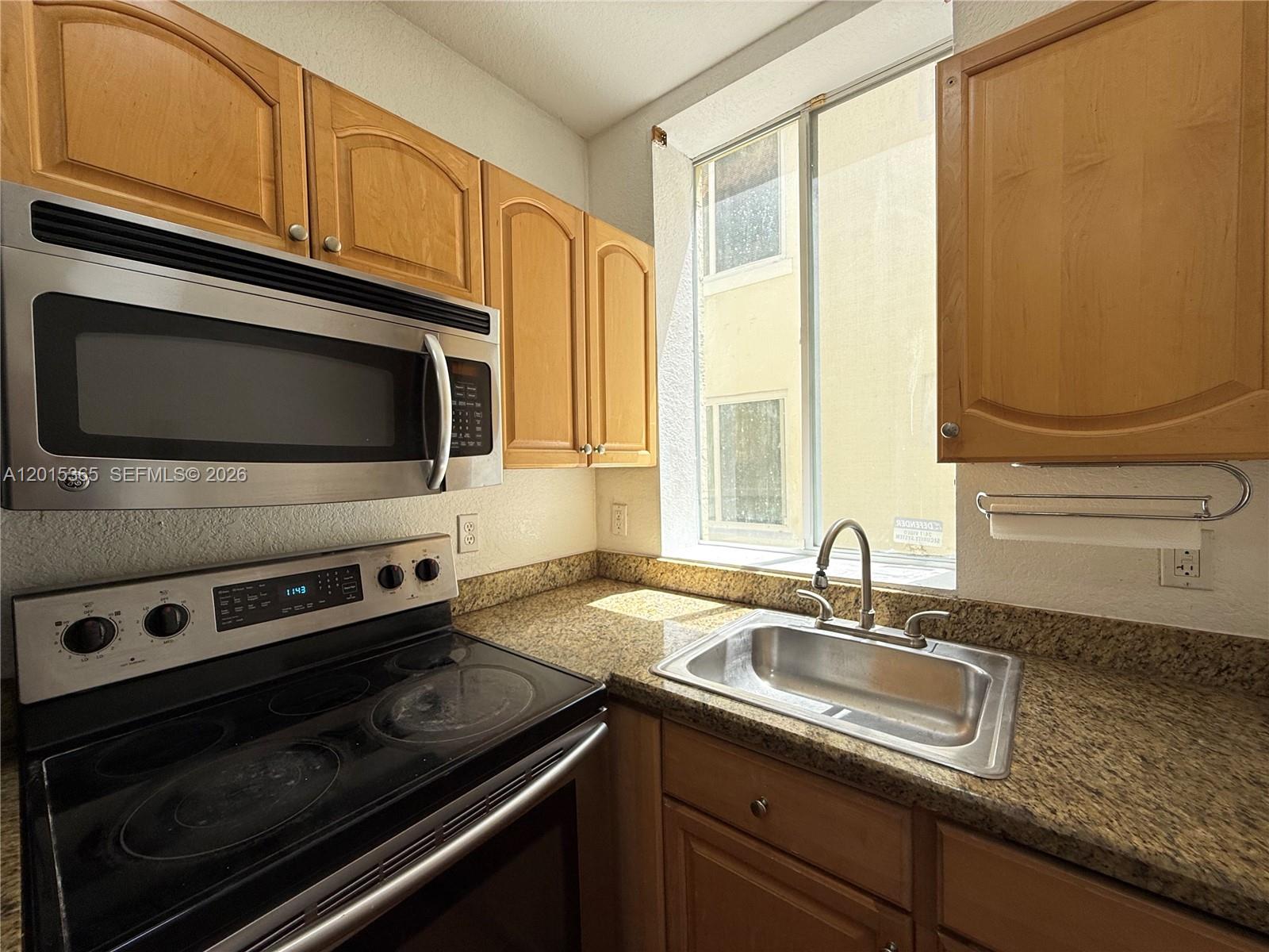 LAS PALMAS AT RIVERSIDE C - Residential Lease