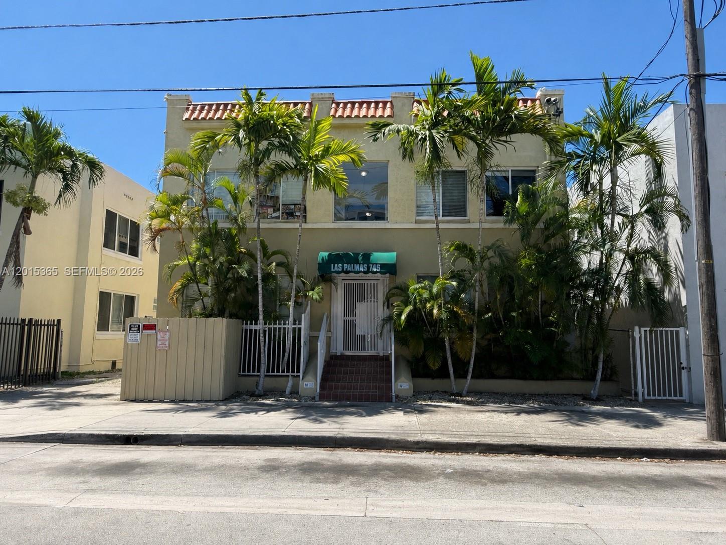 LAS PALMAS AT RIVERSIDE C - Residential Lease