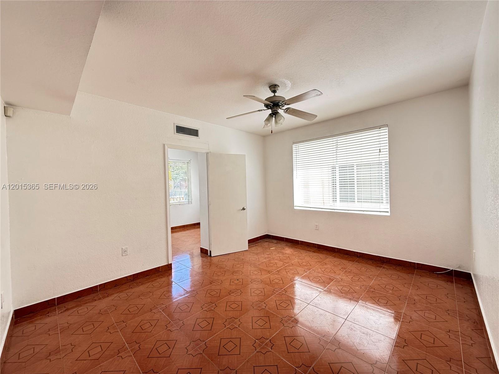 LAS PALMAS AT RIVERSIDE C - Residential Lease