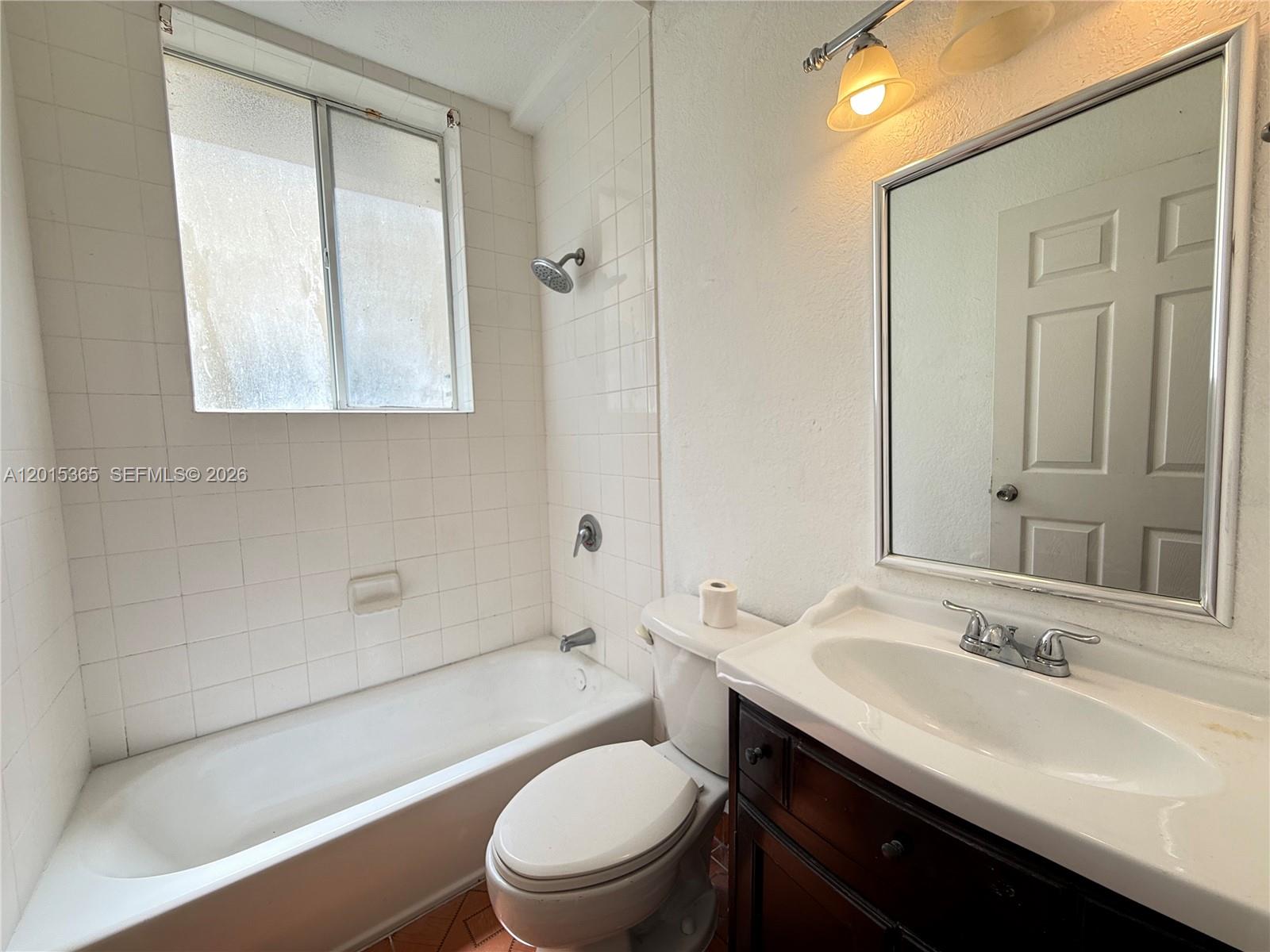 LAS PALMAS AT RIVERSIDE C - Residential Lease