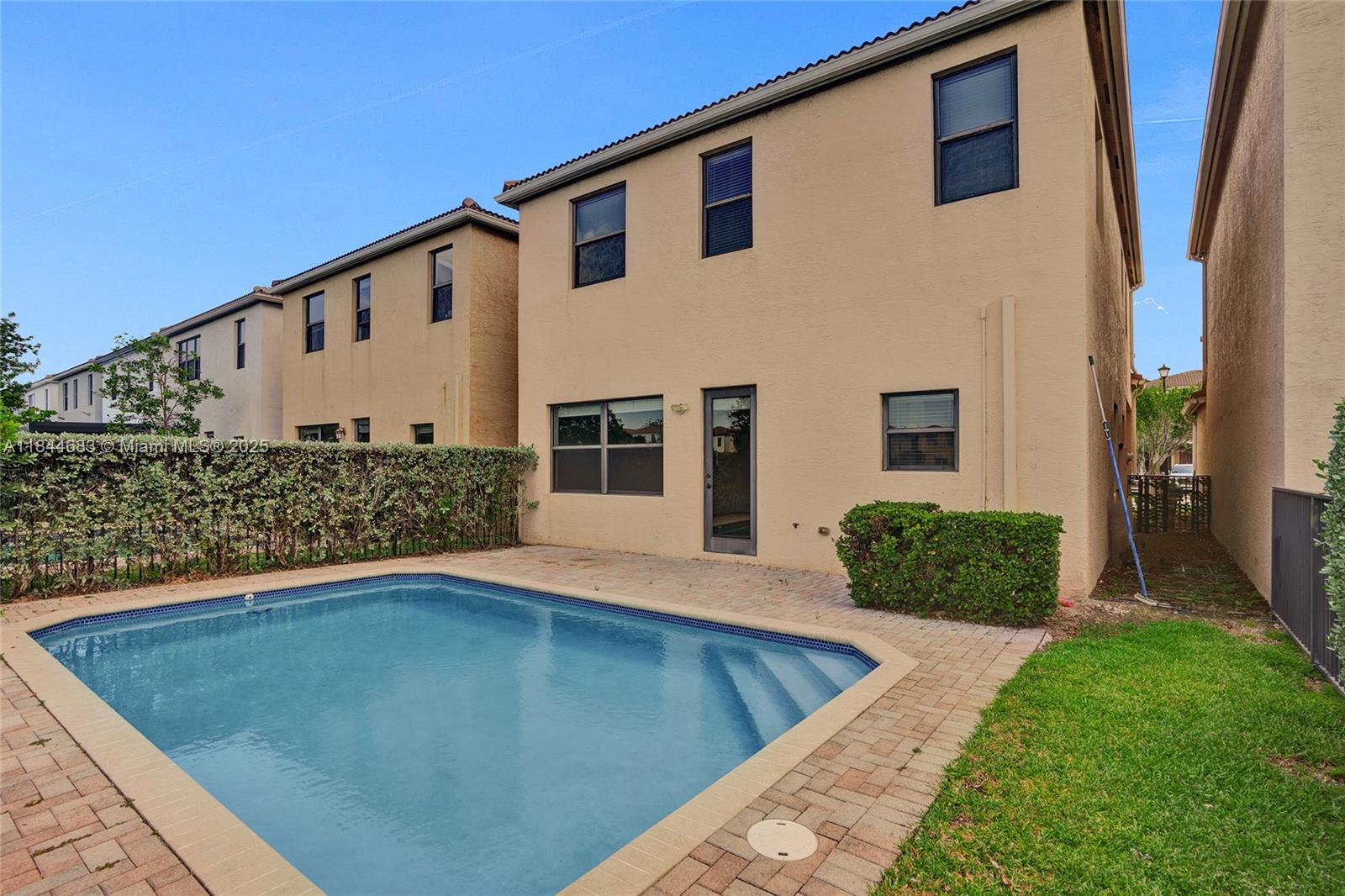 CHAMPION LAKES - Residential