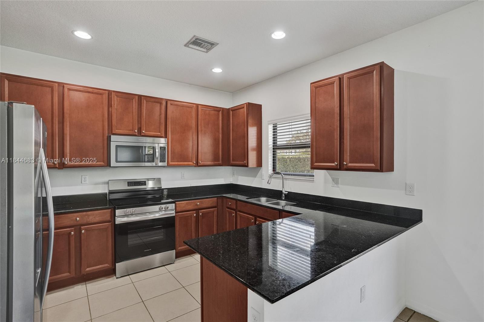 CHAMPION LAKES - Residential