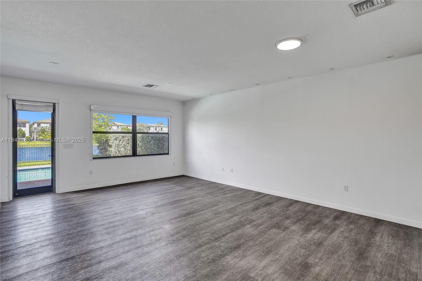 CHAMPION LAKES - Residential