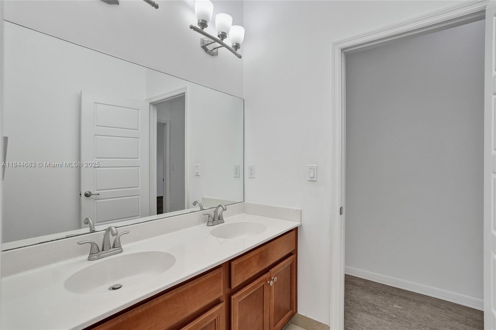 CHAMPION LAKES - Residential