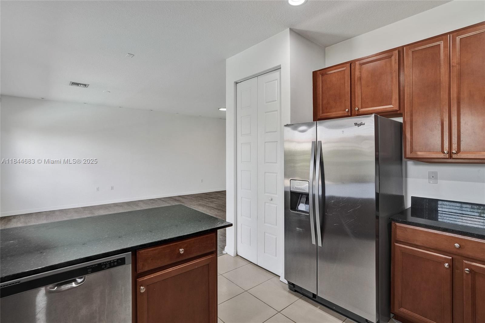 CHAMPION LAKES - Residential