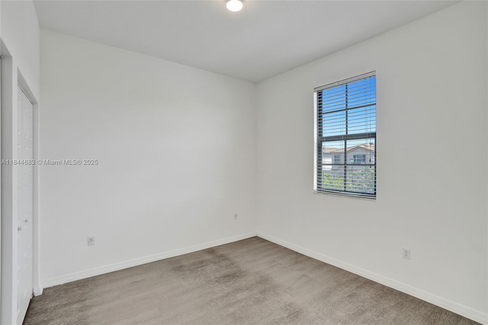 CHAMPION LAKES - Residential