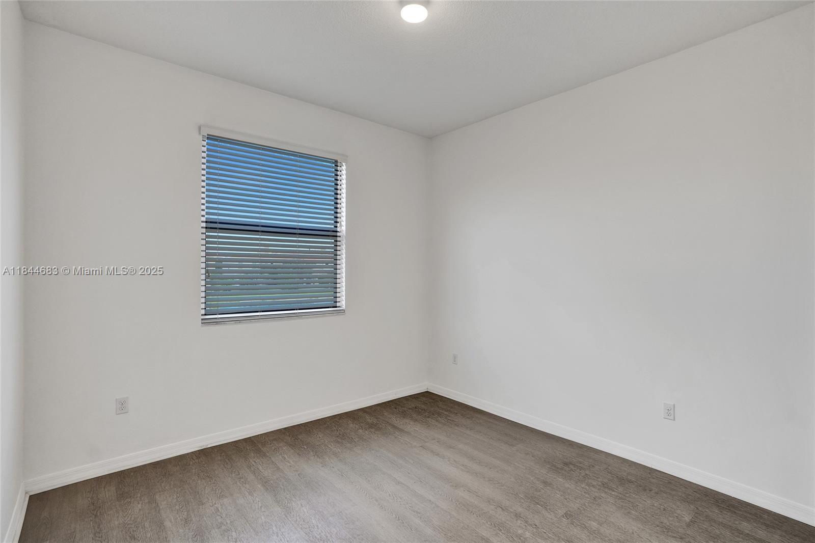 CHAMPION LAKES - Residential