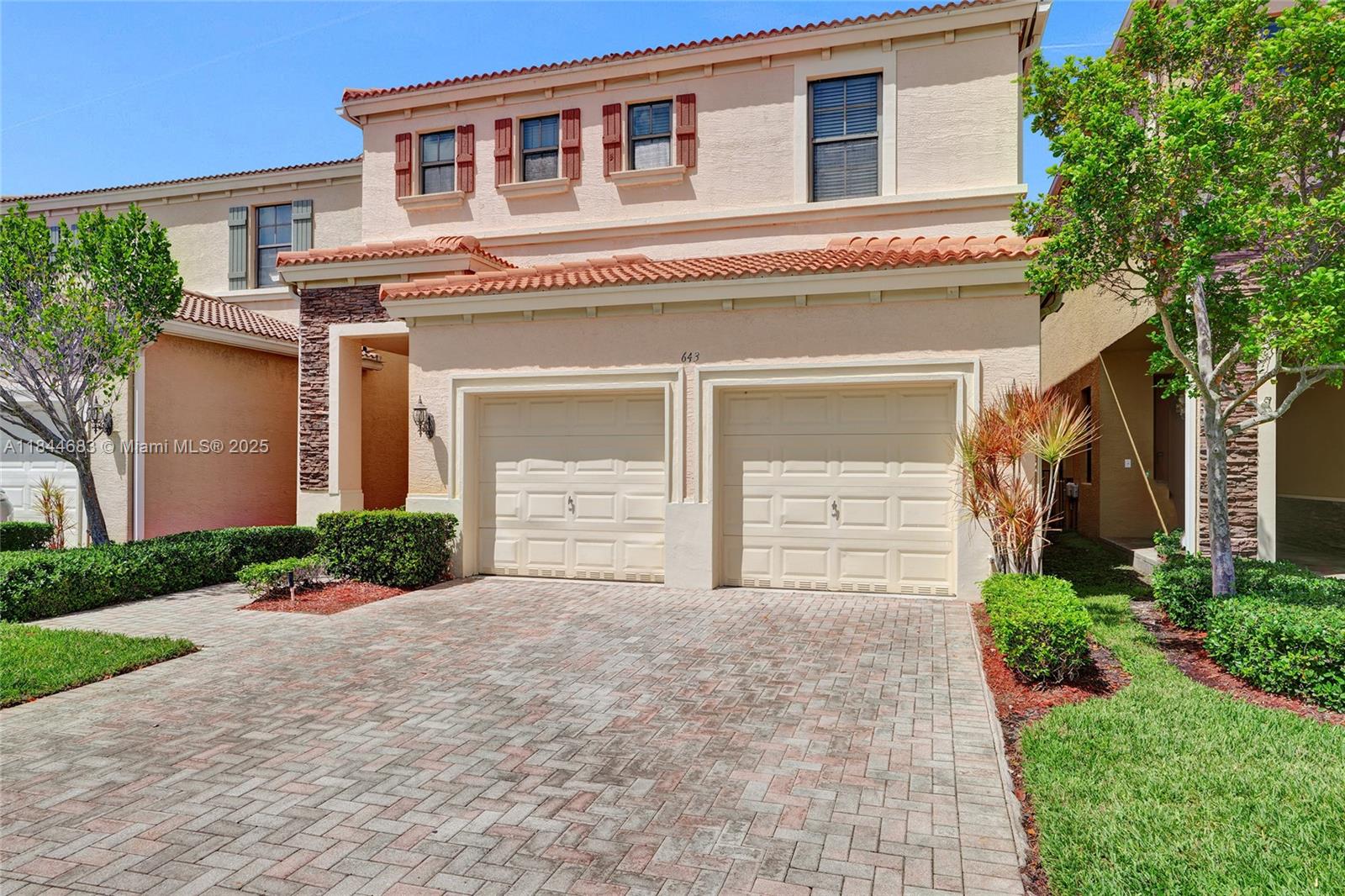 CHAMPION LAKES - Residential