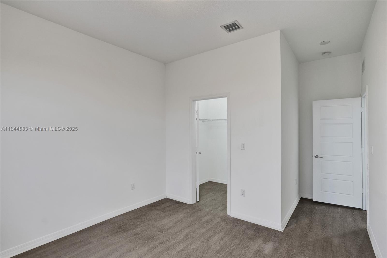 CHAMPION LAKES - Residential