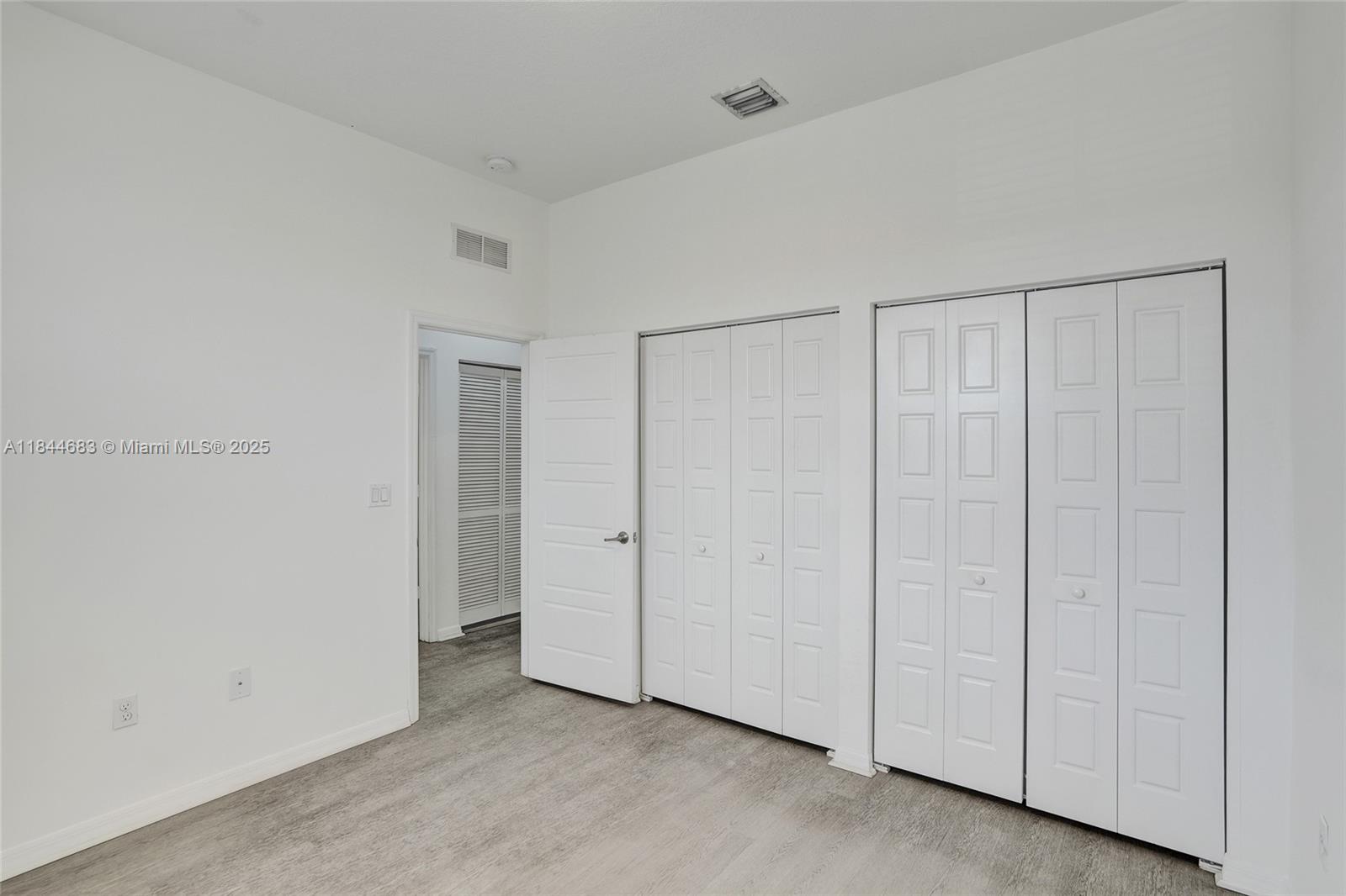 CHAMPION LAKES - Residential