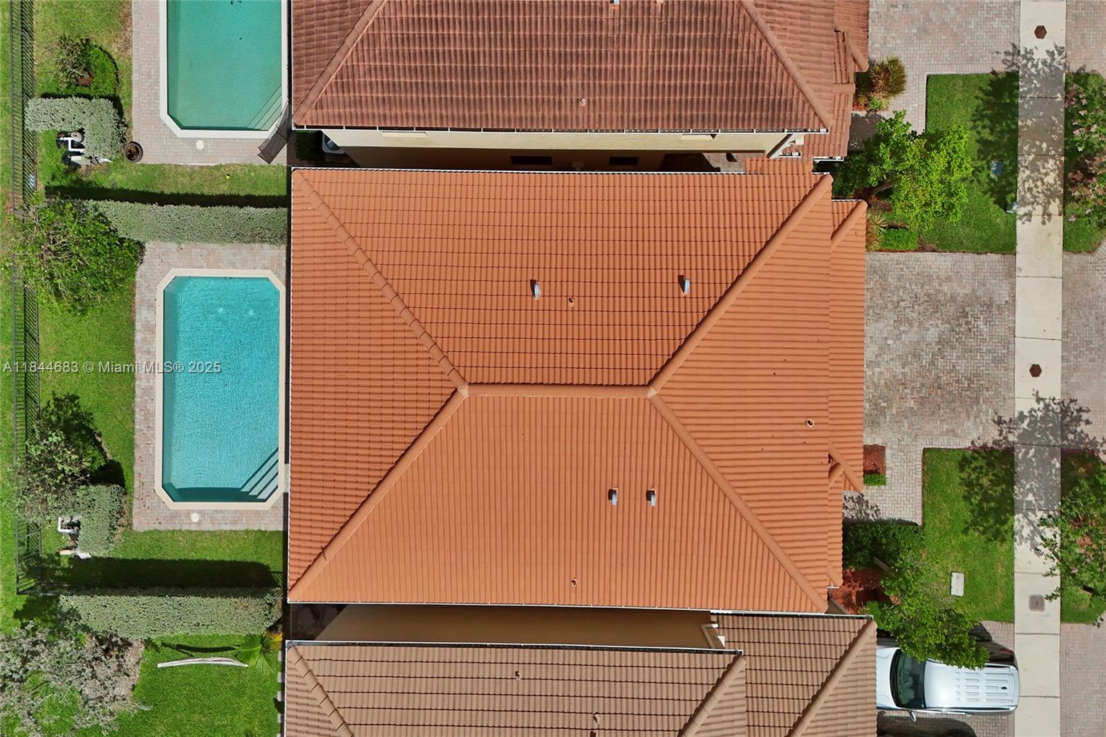 CHAMPION LAKES - Residential