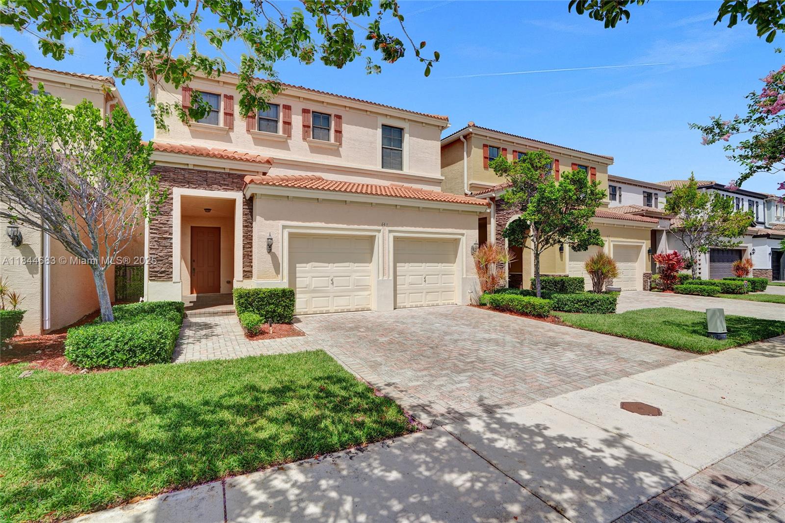 CHAMPION LAKES - Residential